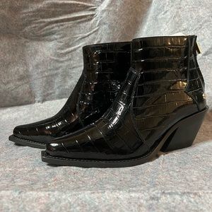 Women’s leather boots